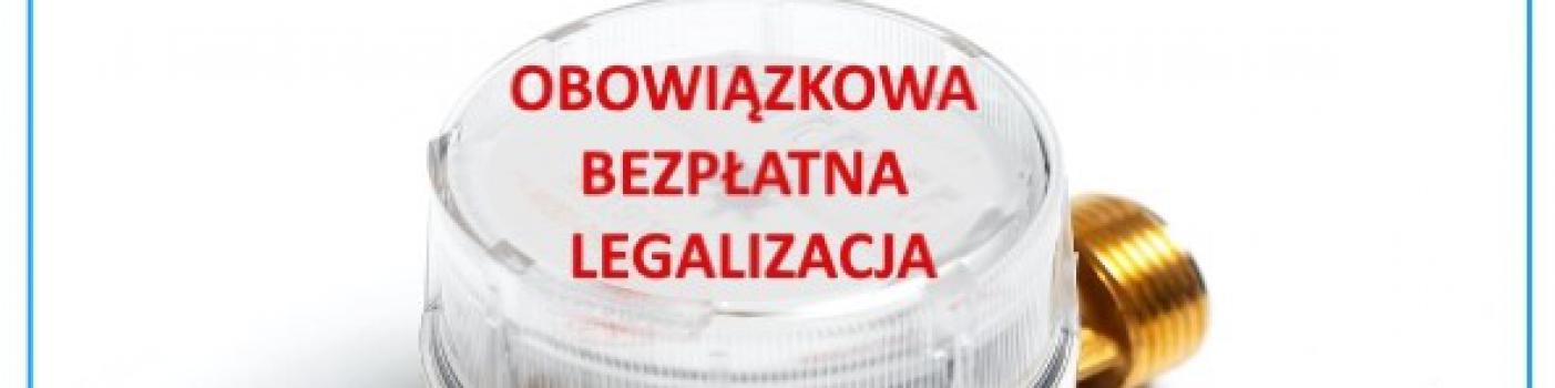 Zdjęcie wodomierza, napisy informujące o obowiązkowej bezpłatnej legalizacji oraz kontakt telefoniczny do umawiania wizyty pracowników spółki wodociągowej